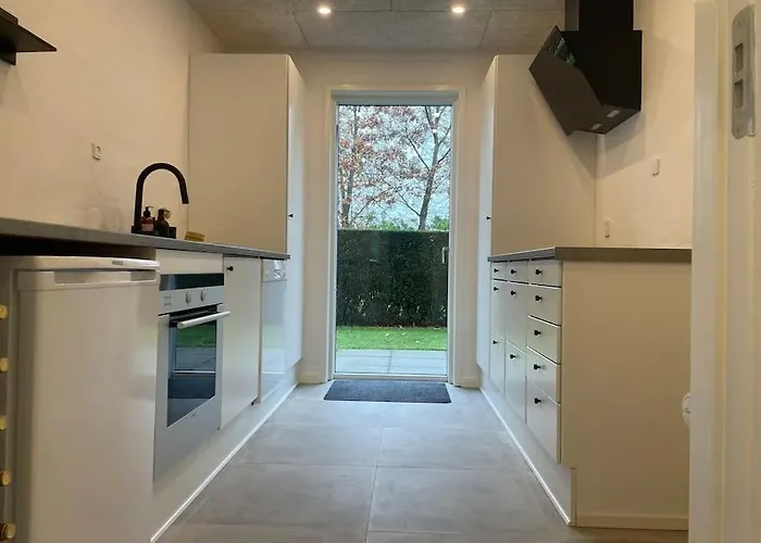 Hyggelig Nyrenoveret Til 4 Personer Appartement